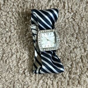 Hillard & Hanson women’s vintage silver/crystal watch fabric adjustable‎ band